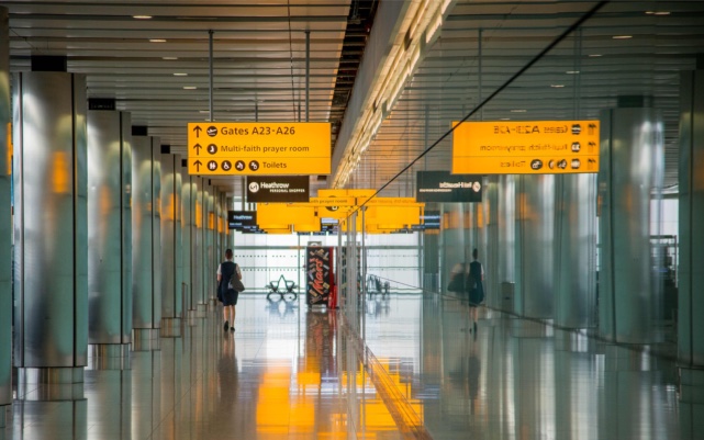 Lidojumi no rīgas lidostas reisi aviokompānijas